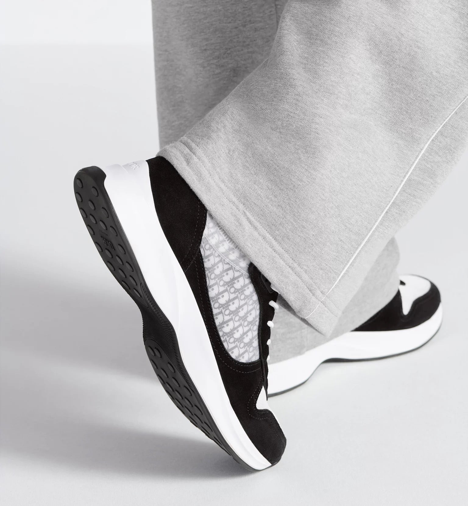 "B25" Sneaker